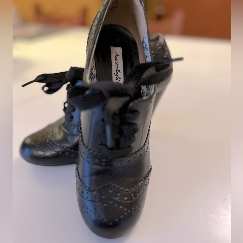 American Eagle bootie/Oxford lace up.